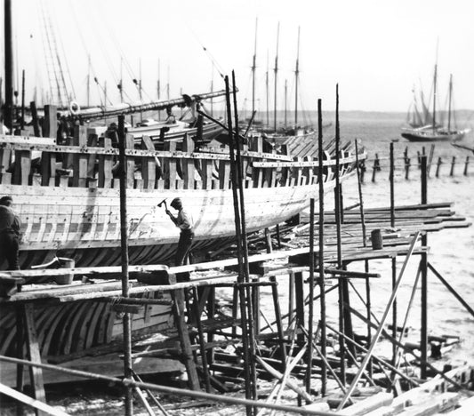 "Building Bluenose, Smith & Rhuland's shipyard, Lunenburg, NS, 1920"