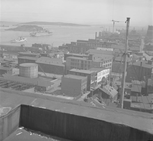 Southern Princess and Corvette K-238, HMCS Woodstock going out