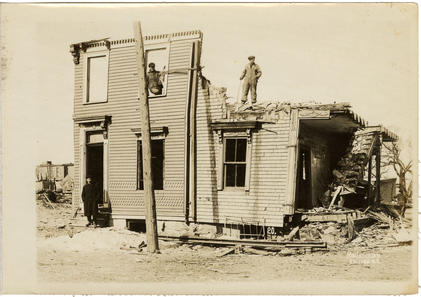 Unidentified Building, MacLaughlan album 1 number 20